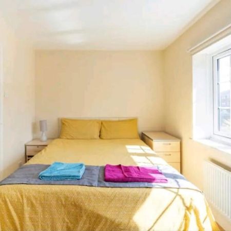 Ensuite Room Near Canal Саутхол Екстериор снимка