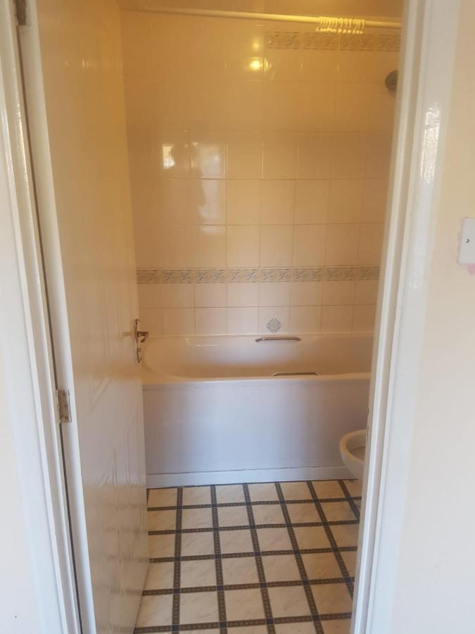 Ensuite Room Near Canal Саутхол Екстериор снимка