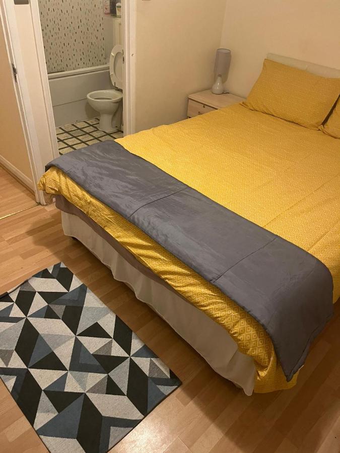 Ensuite Room Near Canal Саутхол Екстериор снимка