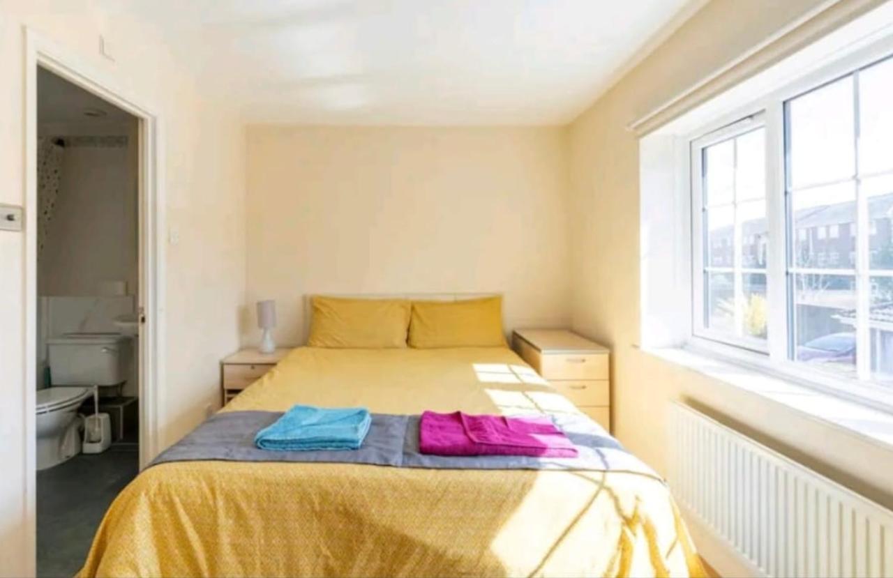 Ensuite Room Near Canal Саутхол Екстериор снимка